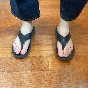Ancient Greek Sandals Black Leather Flip-Flops